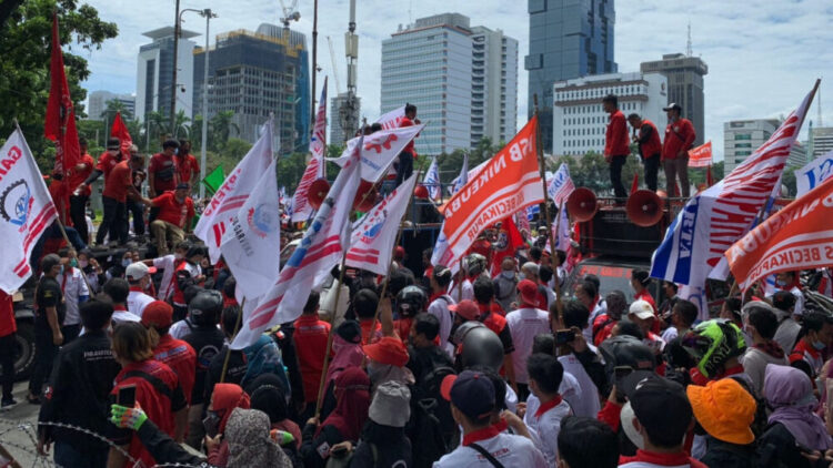 Desak Pemerintah Cabut UU Cipta Kerja, UU Kesehatan dan P2SK, Hari Ini 1 Juta Buruh Unjukrasa di Depan Istana