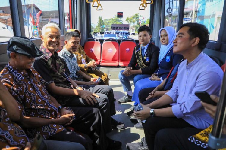 Ganjar Pranowo:  Bus Trans Jateng Sediakan Tarif Khusus Bagi Pelajar, Difabel, Lansia dan Veteran