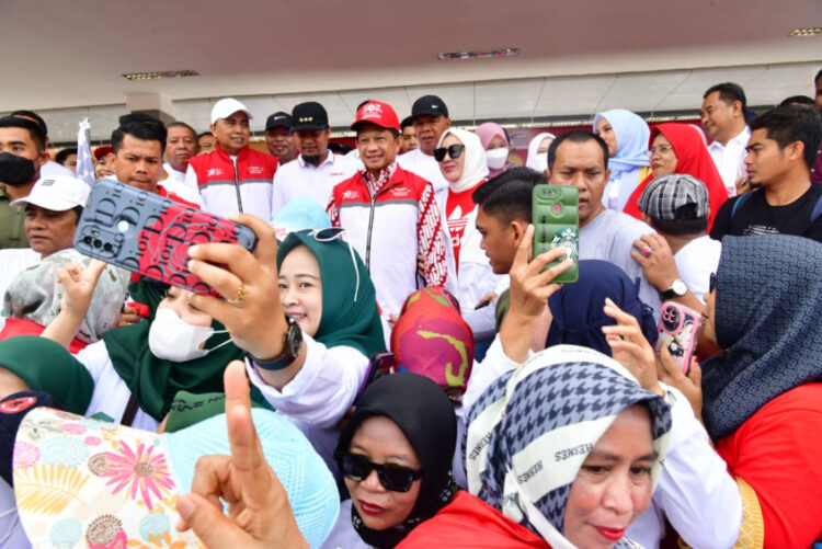 Pacu Pertumbuhan Perekonomian UMKM, Mendagri Apresiasi Gerakan Nasional Pembagian 10 Juta Bendera di Bulukumba