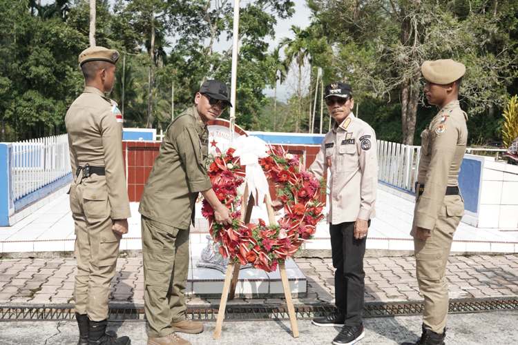 IPDN Sumbar Tabur Bunga1