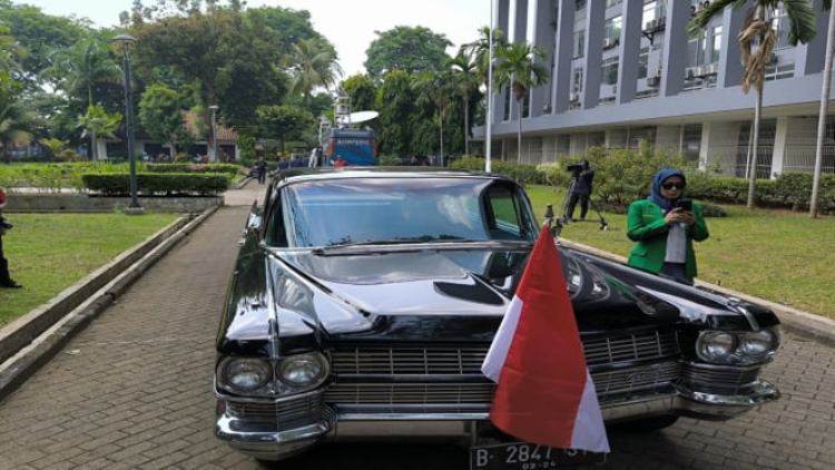 Daftar ke KPU RI Hari Ini, Ganjar-Mahfud Naik Eks Mobil Dinas RI-1 Soekarno