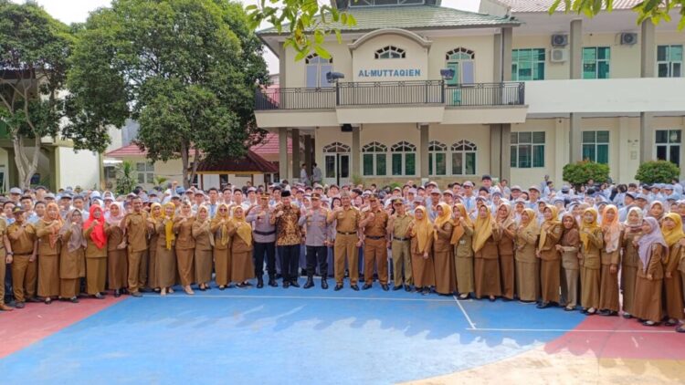 Jadi Pembina Upacara di SMA N 1 Bandar Lampung, Kapolda Lampung Irjen Pol Helmy Santika: Jauhkan Melanggar Hukum