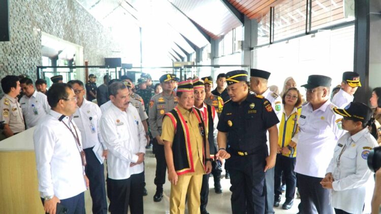 Jelang Diresmikan Presiden, Menteri Tito Cek Kesiapan Pos PLBN Jagoi Babang
