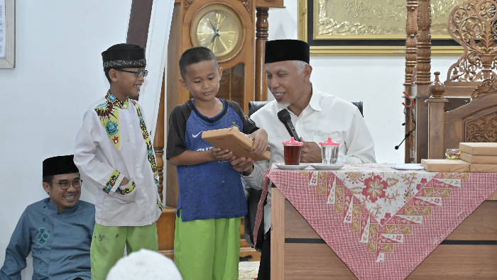 Gubernur Mahyeldi Tausiah Subuh di Masjid An-Nur Batu Karuik