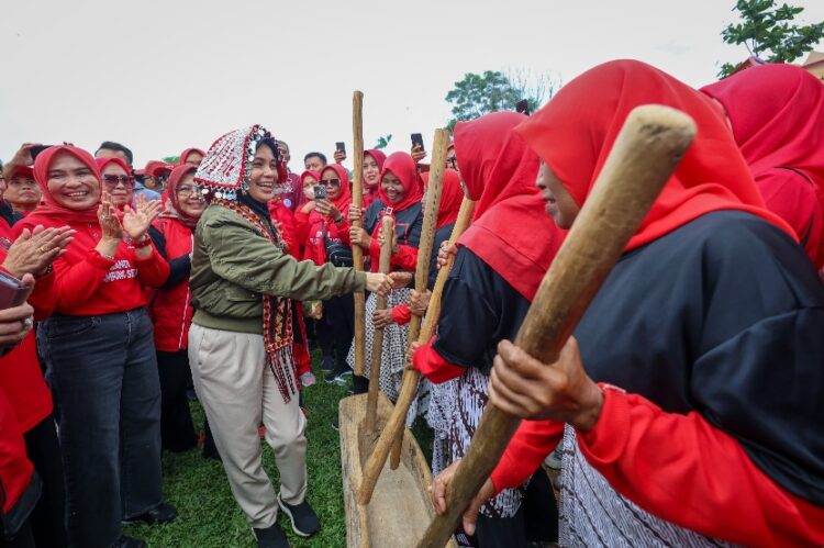 Bertemu Ribuan Massa di Lampung Selatan, Atikoh Ganjar: Perempuan Kuat, Indonesia Hebat