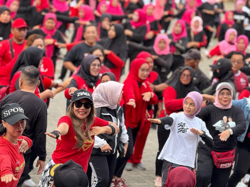 Senam Sicita Bareng Ibu-ibu Lampung, Atikoh Ganjar: Jangan Lupa Bahagia