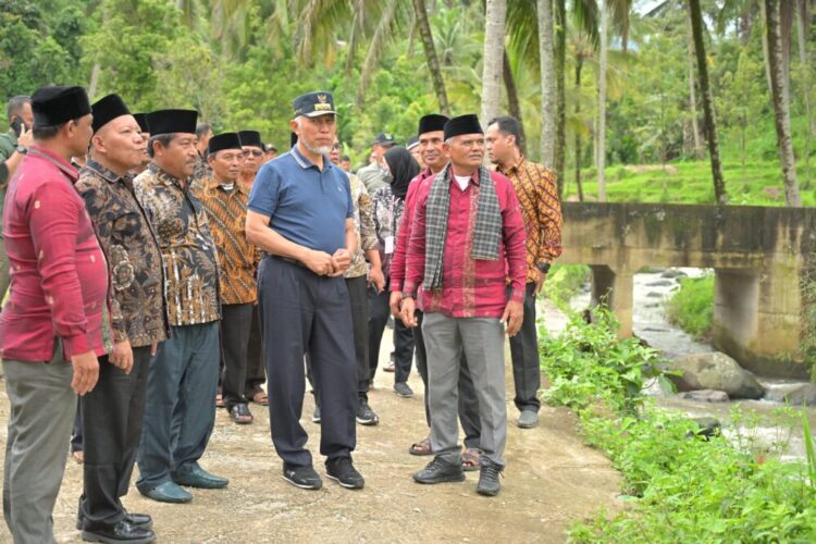 Gubernur Mahyeldi Tinjau Lokasi Pembangunan SMAN 3 Gunung Talang Solok