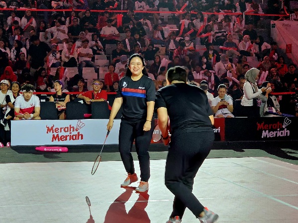 Diisi Gen Z dan Milenial, Puan Maharani Buka Laga Persahabatan Badminton Merah Meriah