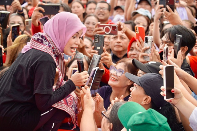 Ribuan Masyarakat Manado Jalan Pagi dan Senam Ceria Bersama Atikoh Ganjar