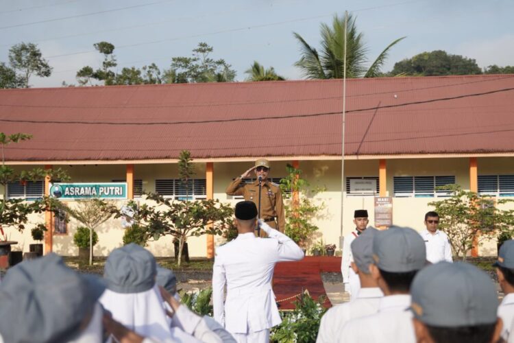 Bupati Safaruddin Dorong Peningkatan Kualitas Pelayanan Publik dengan Dukcapil Goes To School