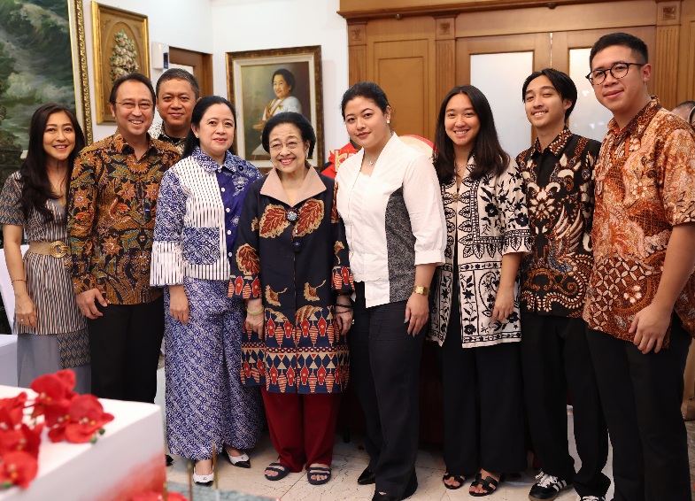 Megawati Nyanyi Lagu Cinta Hampa dan My Way
