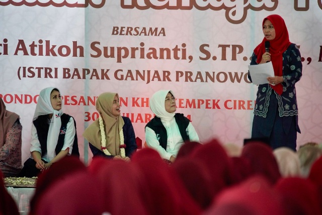 Pendidikan Pesantren Mendapat Perhatian Khusus Siti Atikoh Ganjar