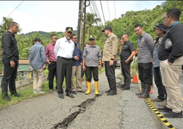 Jalan Lintas Sumatera Kawasan Silungkang Sawahlunto Amblas