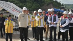 Menteri PUPR Tinjau Jalan dan Jembatan Lintas Sumatera yang Rusak di Sumbar