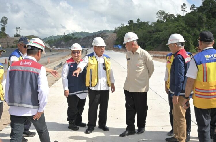 Menteri PUPR Tinjau Jalan dan Jembatan Lintas Sumatera yang Rusak di Sumbar