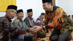 diberi gelar Malin Bandara Sat dari tokoh adat di Solok Selatan.