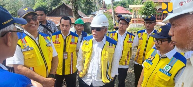 Rusak Akibat Banjir, Menteri Basuki : Jembatan Kiambang A – Sumbar Akan Segera Diganti