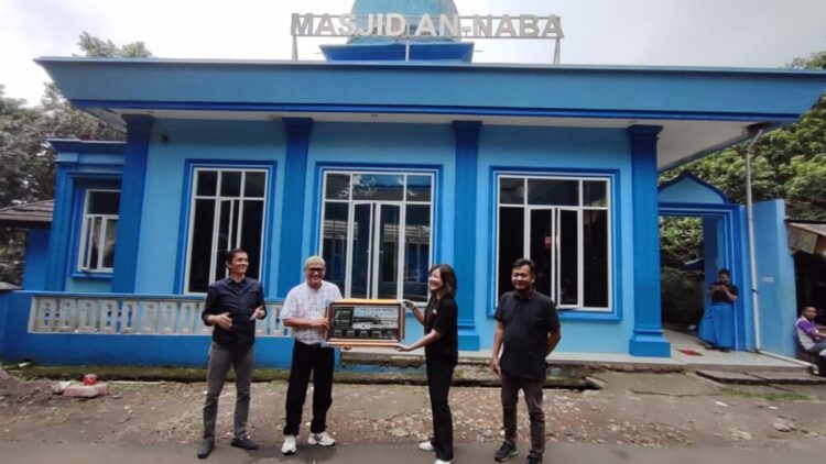 Fasilitasi Sarana Ibadah, PPLI Berikan Jam Digital untuk Masjid AnNaba PWI Kota Bogor