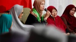 Silaturahmi ke Ponpes Sindanglaya, Santriwati Histeris saat Siti Atikoh Sebut Alam Ganjar