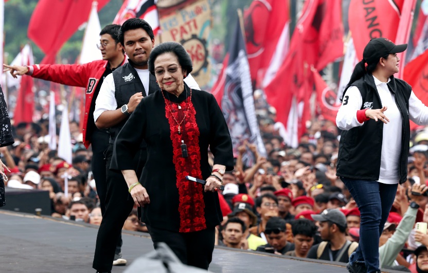 Bernyanyi di Hajatan Rakyat Semarang, Megawati Singgung Sosok Presiden Ngapusi