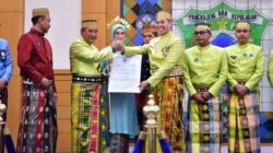 Puncak HUT ke-64 Kabupaten Pangkeb, Pj Gubernur Sulsel Bachtiar Serahkan Sejumlah Bantuan