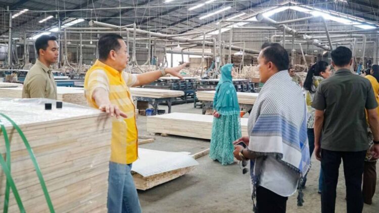 Kunjungi Pabrik Pengolahan Kayu Banjarnegara-Wonosobo, Ketua MPR RI Bamsoet Dorong Pengembangan Industri Pengolahan Kayu Ke Mancanegara