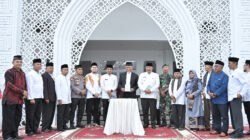 Gubernur Sumbar Mahyeldi Ansharullah menghadiri kegiatan Tabligh Akbar sekaligus meresmikan pemakaian bangunan baru Masjid Besar Syura Pandan, Pasar Pandan Air Mati, Tanjung Harapan, Kota Solok, Jumat (2/2/2024).