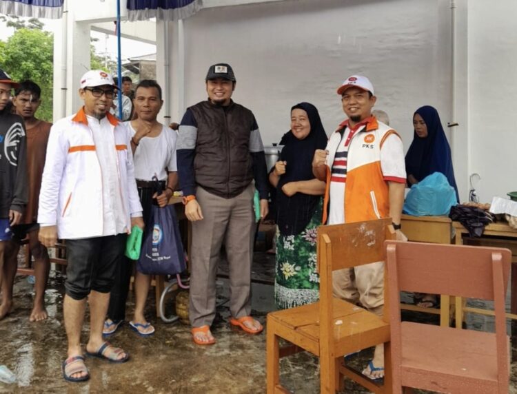 Bantu Korban Banjir Kota Padang, PKS Bangun 3 Dapur Umum