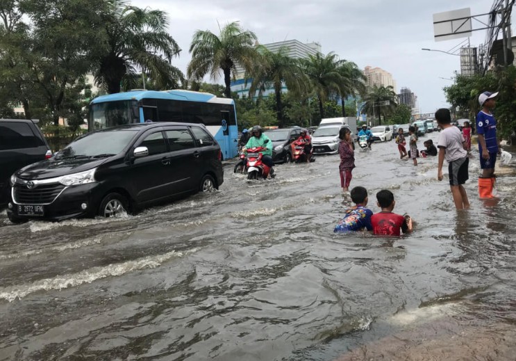 Belasan Ruas Jalan Tergenang Hingga 40 Cm, Ini Lokasinya 