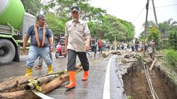 Gubernur Mahyeldi: Aparat Daerah Jangan Lelet Tangani Banjir di Agam dan Tanah Datar