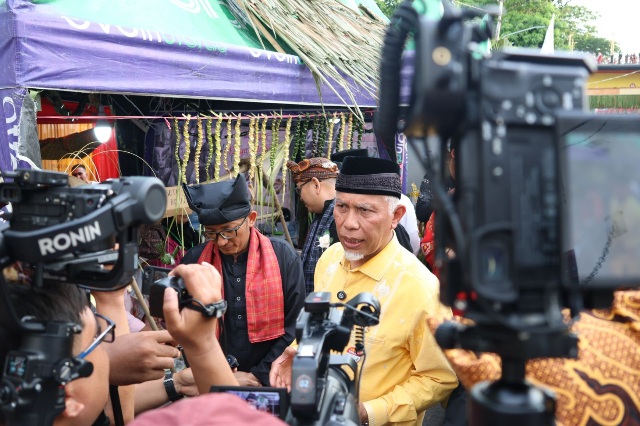 Gubernur Mahyeldi Apresiasi Festival Rakyat Muaro Padang Tempoe Doeloe