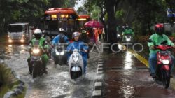 Waspada! Sebagian Wilayah Jakarta Diramal Hujan