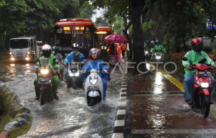 Jakarta Berpotensi Hujan pada Siang Hari Hingga Malam Hari di Hari Raya Idul Fitri 