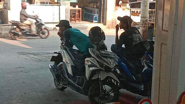 Juru Parkir Menjamur di Indomaret Se-Kab Cirebon, Warga: Itu Gratis, Harusnya Ditangkap