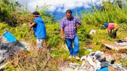 Kadis Lingkungan Hidup Kabupaten Tolikara Bangun Budaya Gotong Royong Menjaga Kebersihan