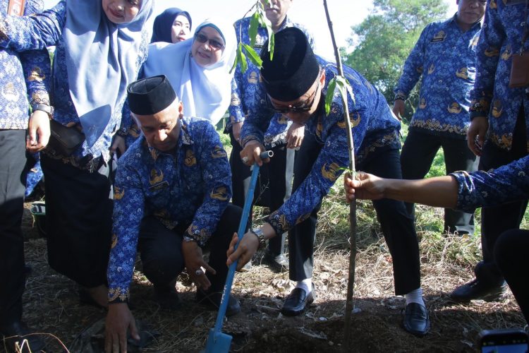 Canangkan Gerakan Sulsel Menanam, Pj Gubernur Prof Zudan Ajak Tanam Satu Pohon Tiap KK