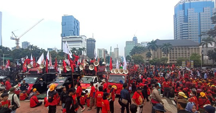 Peringati May Day, Serikat Buruh Persoalkan Omnibus Law dan Outsourcing