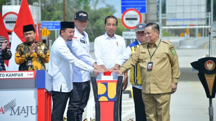 Presiden Jokowi:10 Ruas Inpres Jalan Daerah Sepanjang 63 Km Di Riau Habiskan Rp369 Miliar