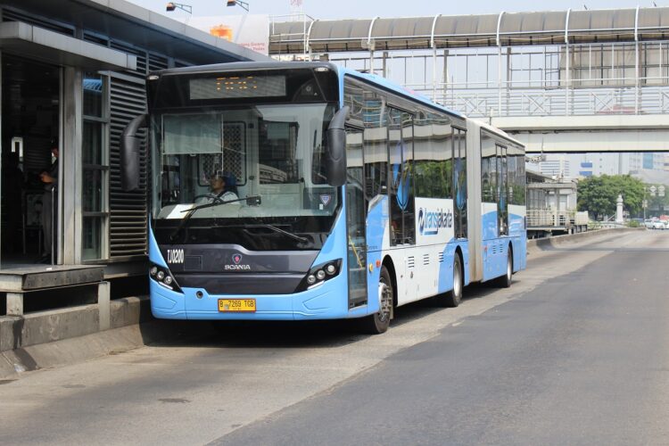 Mulai Hari Ini! Tranjakarta, MRT dan LRT Bertarif Rp1 