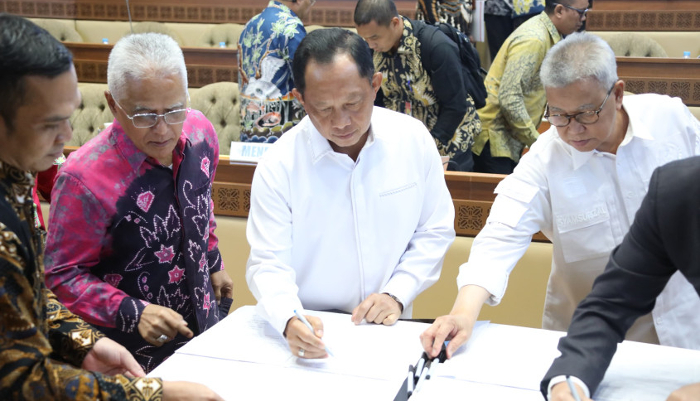 Tok Tok Tok! Pemerintah dan DPR RI Sepakat 26 RUU Kabupaten/Kota Dibawa ke Sidang Paripurna