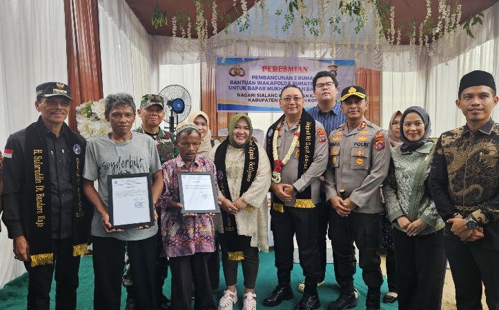 Bupati Safaruddin Apresiasi Wakapolda Sumbar Bangun Dua Unit Rumah Warga