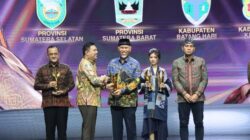 Gubernur Mahyeldi Raih Penghargaan Nasional Pimpinan Daerah Award 2024