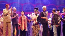 Megawati Nonton Teater Penuh Kritikan Satire di TIM Selama Tiga Jam