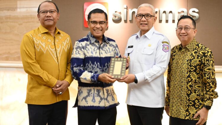 PJ Gubernur Gorontalo Terima Wakaf Alquran Dari Sinar Mas dan APP Group