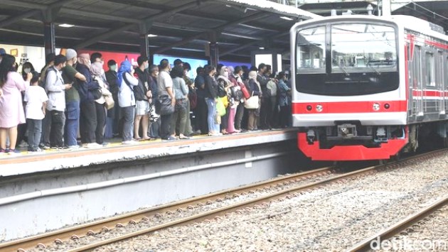 Kritisi Rencana Subsidi KRL Jabodetabek Gunakan NIK, Politikus PKS Senayan: Makin Rumit