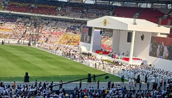 Datang Berombongan, Peserta Misa Akbar Paus Fransiskus Mulai Padati Stadion GBK