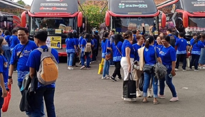 Datang Berombongan, Peserta Misa Akbar Paus Fransiskus Mulai Padati Stadion GBK