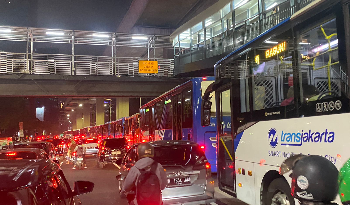 Video Viral! Puluhan Bus Transjakarta Stuck di Kuningan Jaksel, Pengamat: Pj Heru Harus Copot Jajaran Direksi!