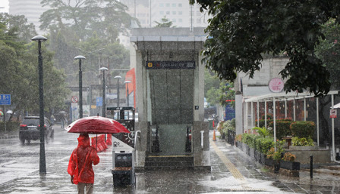 Hari ini Sebagian Wilayah Jakarta Diperkirakan Hujan Ringan dari Sore hingga Malam Hari