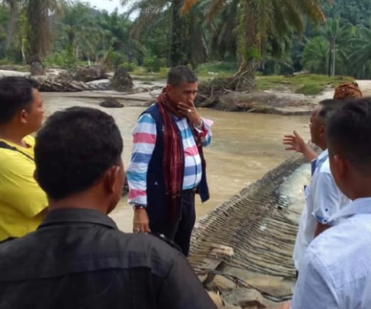 Pemkab Simalungun Bangun Bronjong Rp3 Miliar, Warga Huta Bayu Protes Jembatan Rusak Tak Kunjung Diperbaiki